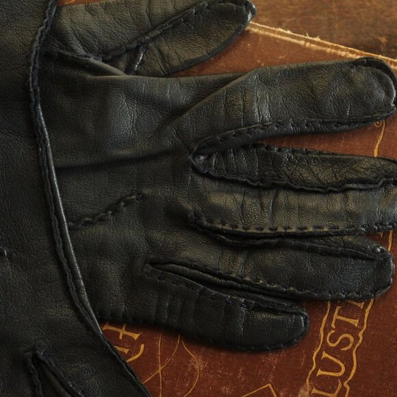 Vintage 1950s Gloves, Size 7 Navy Blue Leather Wrist Or Matinee Length Gloves - Picture 3 of 13